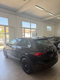 Volkswagen Tiguan - 12
