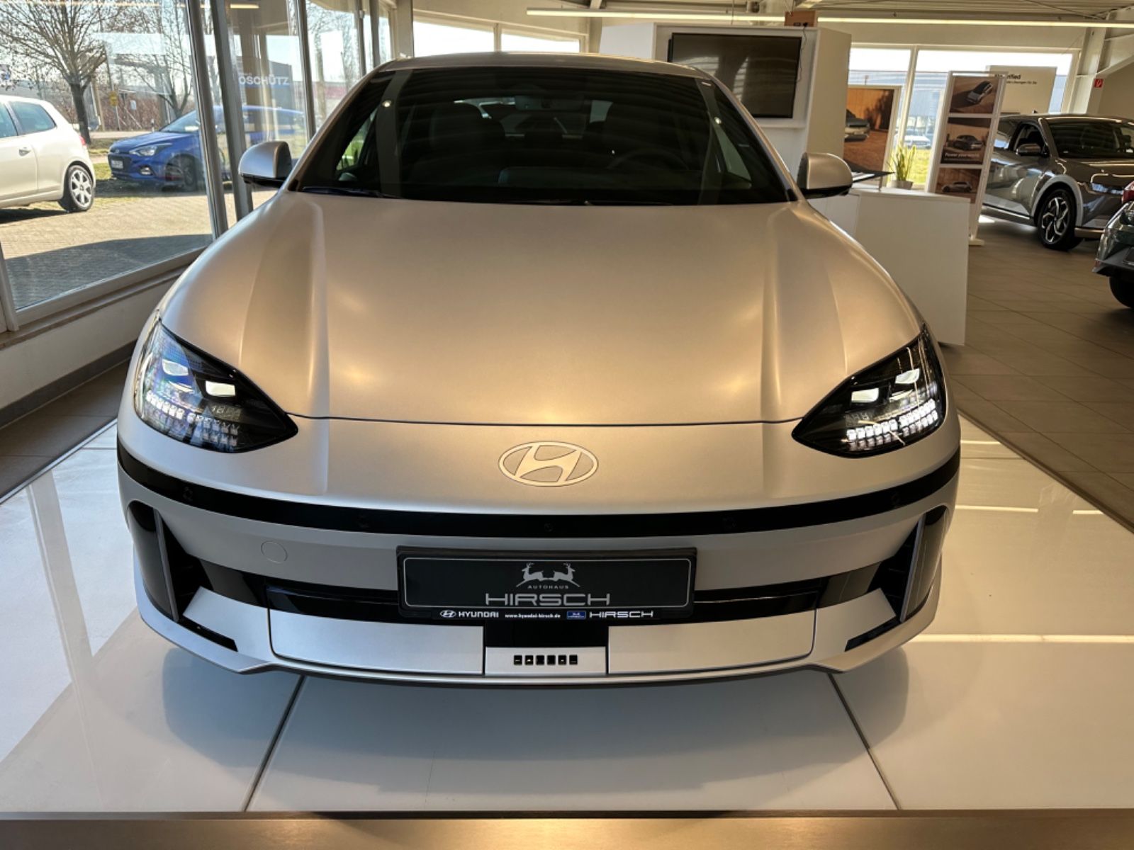 Fahrzeugabbildung Hyundai IONIQ 6 2WD 77,4 kWh 229 PS UNIQ-Paket