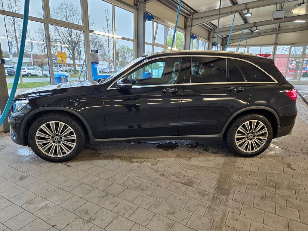 Image of Mercedes-Benz GLC 220