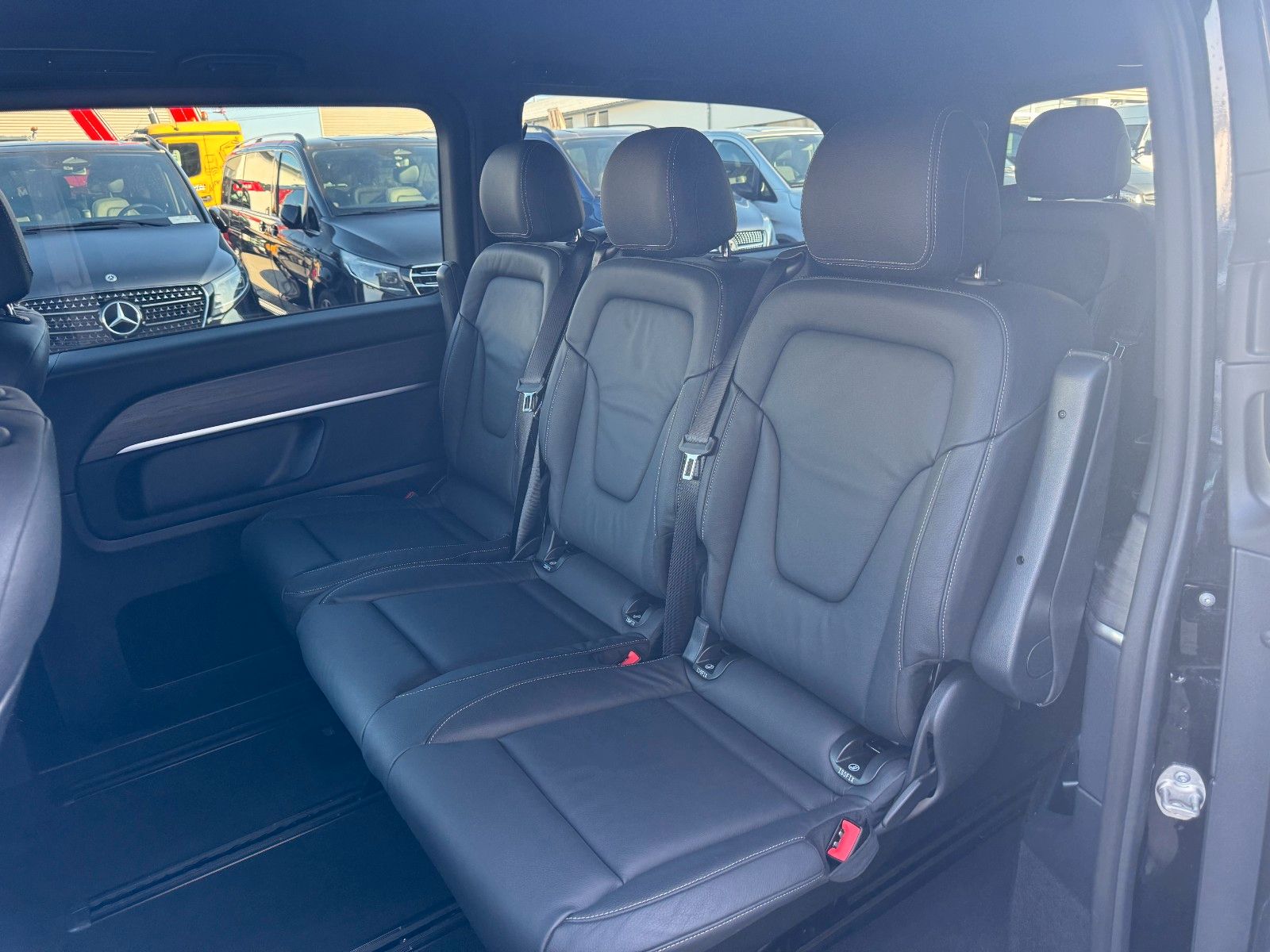 Fahrzeugabbildung Mercedes-Benz V 300 d AVA Extral Standheiz DISTRONIC