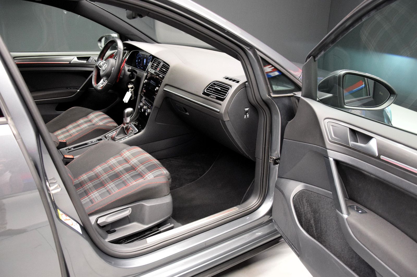 Fahrzeugabbildung Volkswagen Golf VII Lim GTI Performance DSG Pano Virtual OZ
