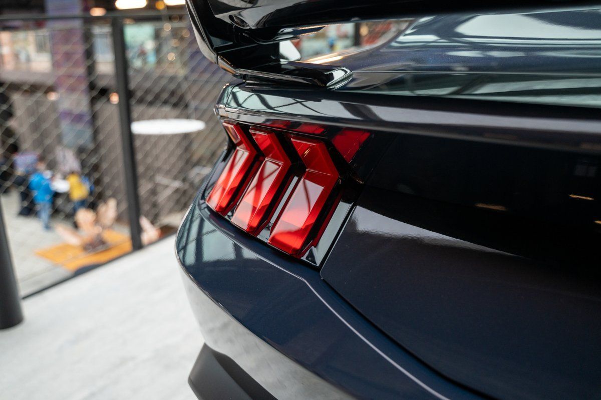 Ford Mustang (MUSTANG Dark Horse RECARO/Spoiler groß/1.Hand/CO)