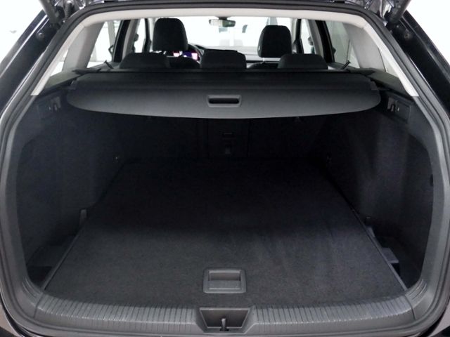 Fahrzeugabbildung Volkswagen Golf VIII Variant Style 2.0 TDI DSG LED RFK ACC