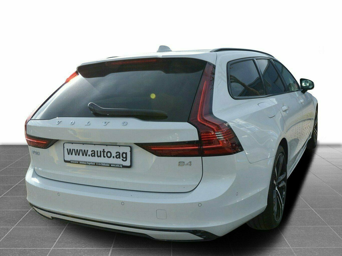 Volvo V90 B4 BENZIN PLUS DARK PANO SELEKT foto 3