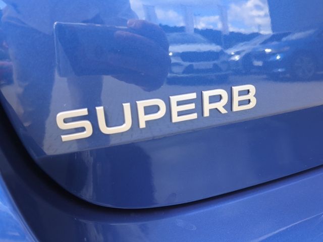 Fahrzeugabbildung SKODA Superb Combi 1.5 TSI mHEV Essence NAVI ALU LED