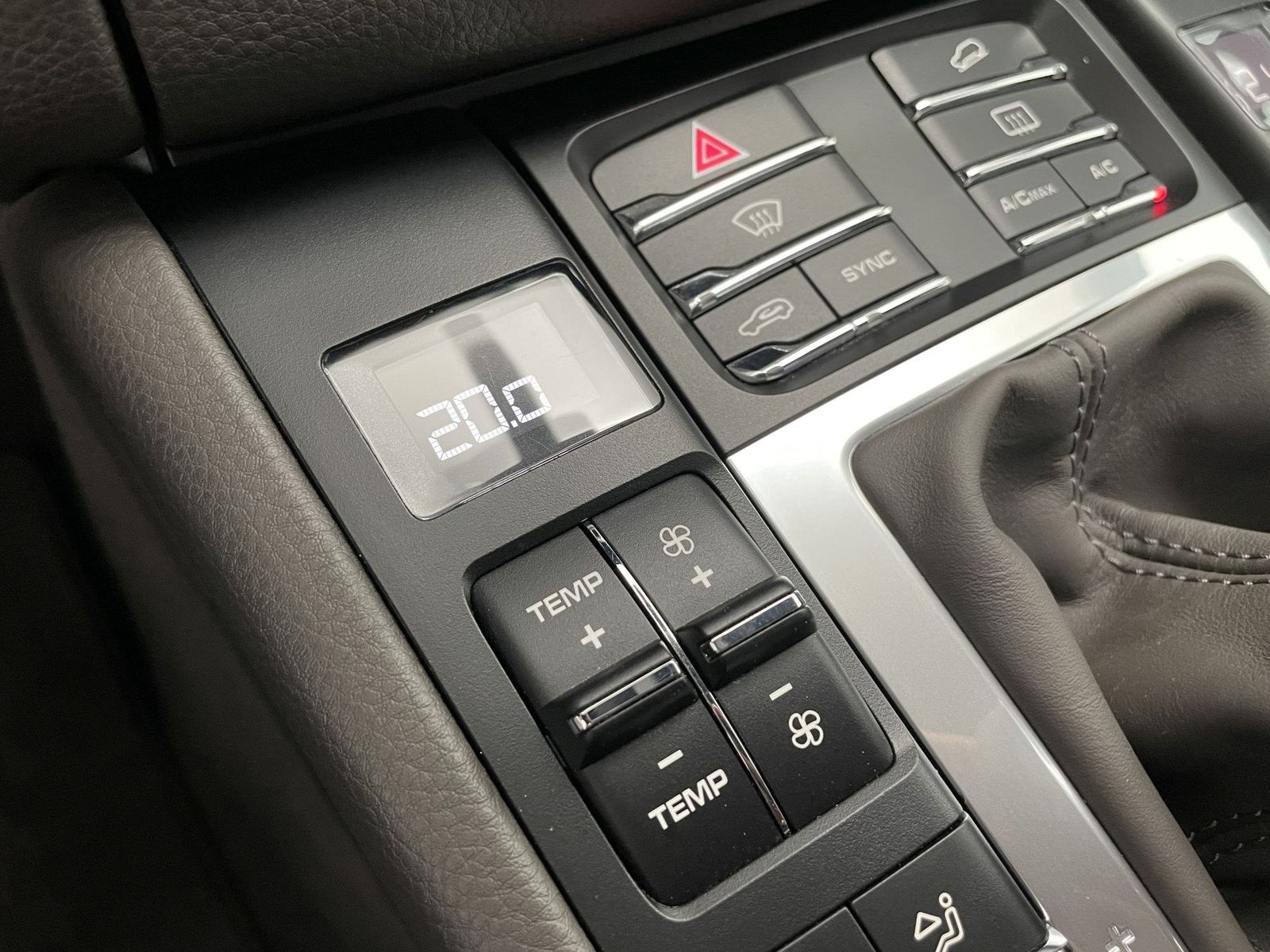 Porsche Macan PDK DAB LED AHK el. Sitze Klima PDC foto 21