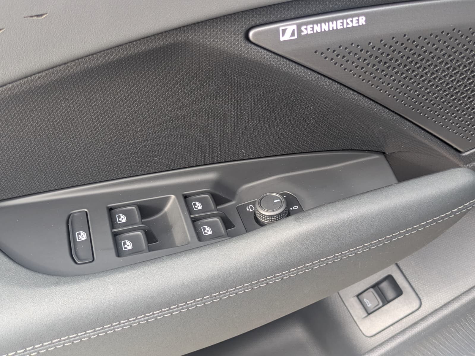 Fahrzeugabbildung CUPRA Terramar 2.0 TSI 4D VZ HUD*MATRIX*PANO*DCC*20"