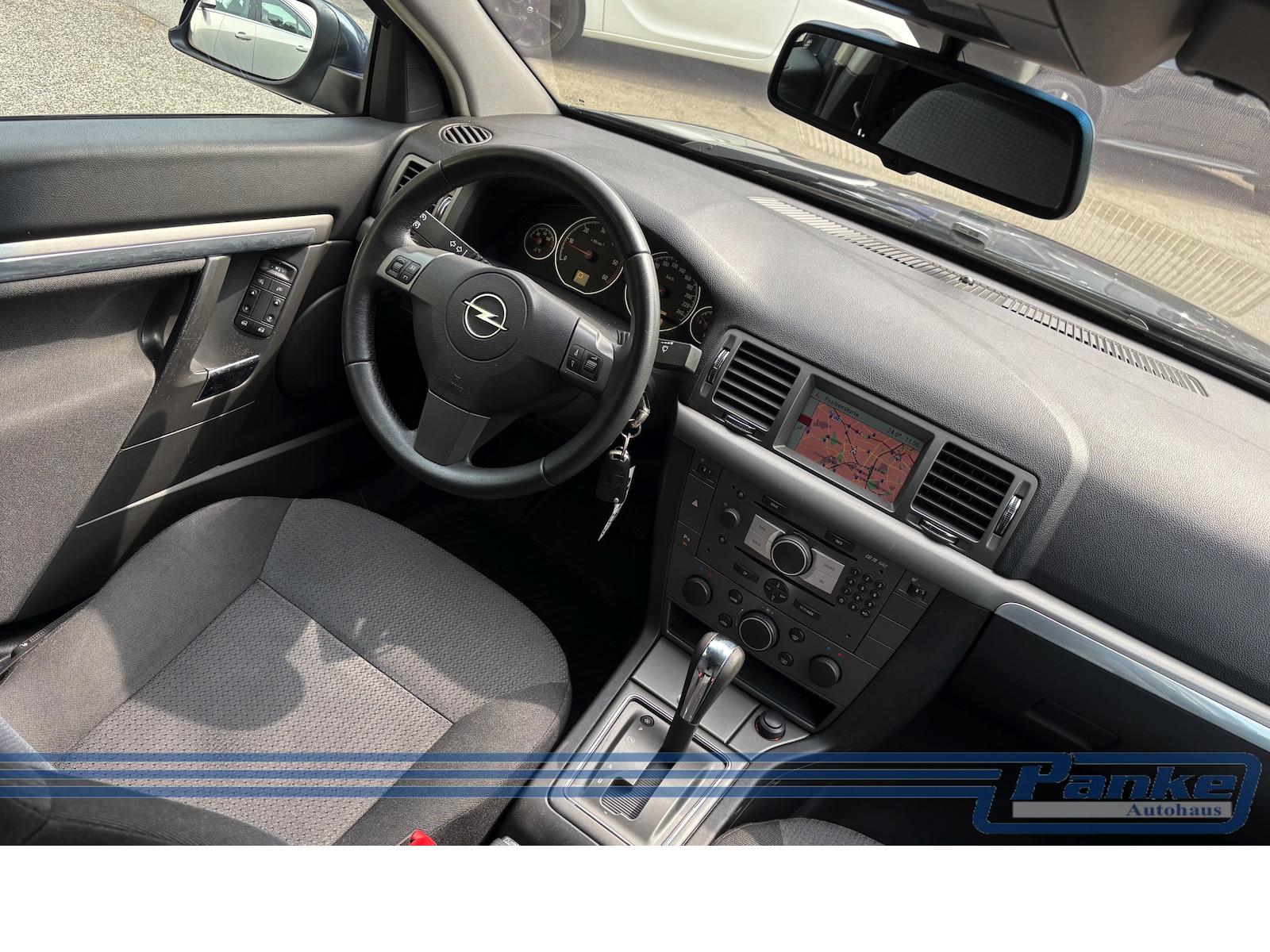 Opel Vectra 2005 — салон