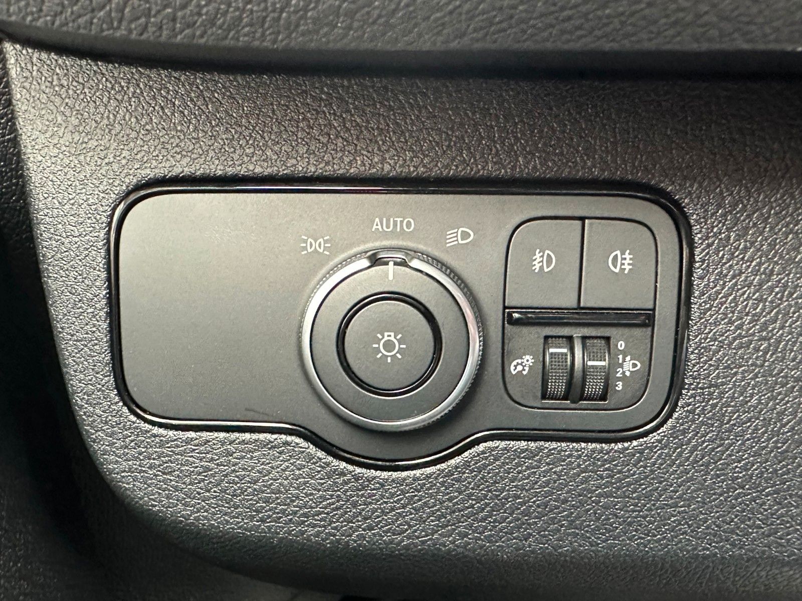 Fahrzeugabbildung Mercedes-Benz Sprinter 317 CDI 3665 9G Klima 360 SHZ Tempomat