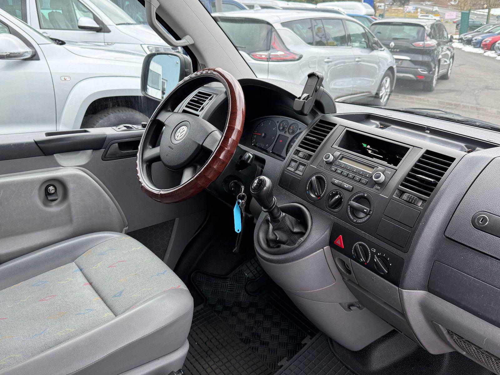 Fahrzeugabbildung Volkswagen T5 2.5 TDI 5-Zylinder 7-Sitzer Klima PDC Sthz