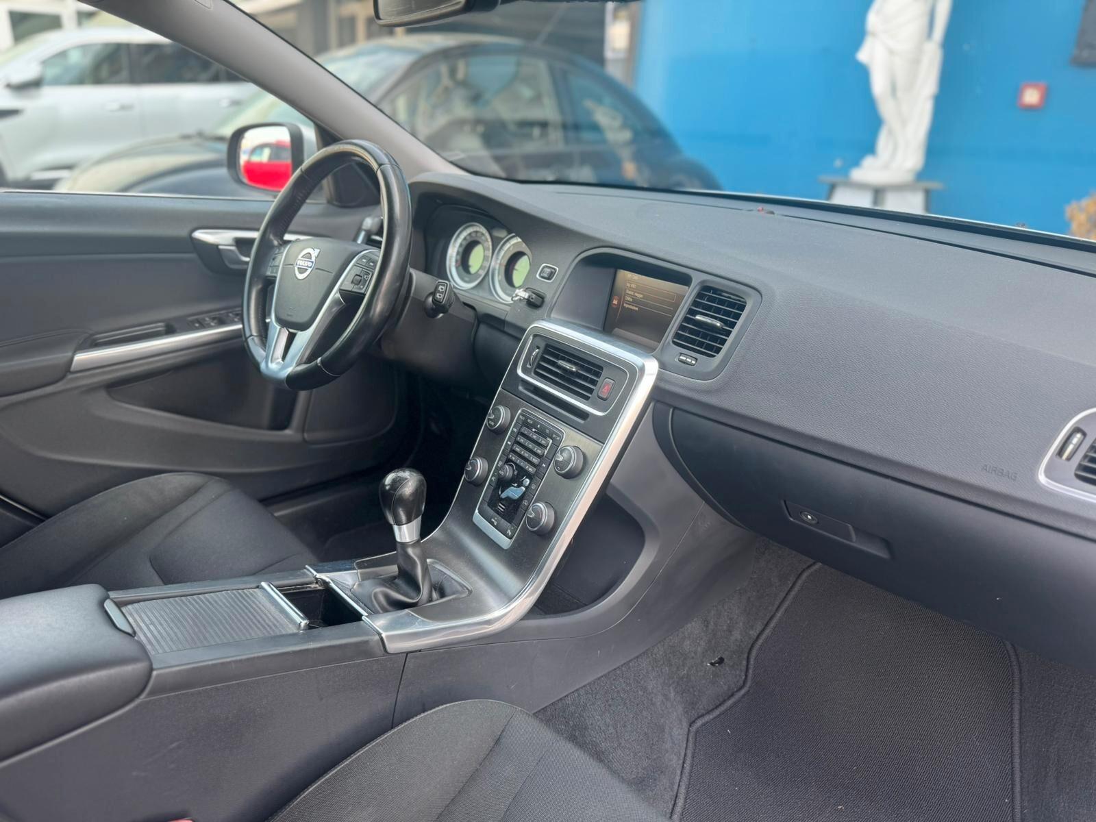 Volvo V60 2011 — photo 13