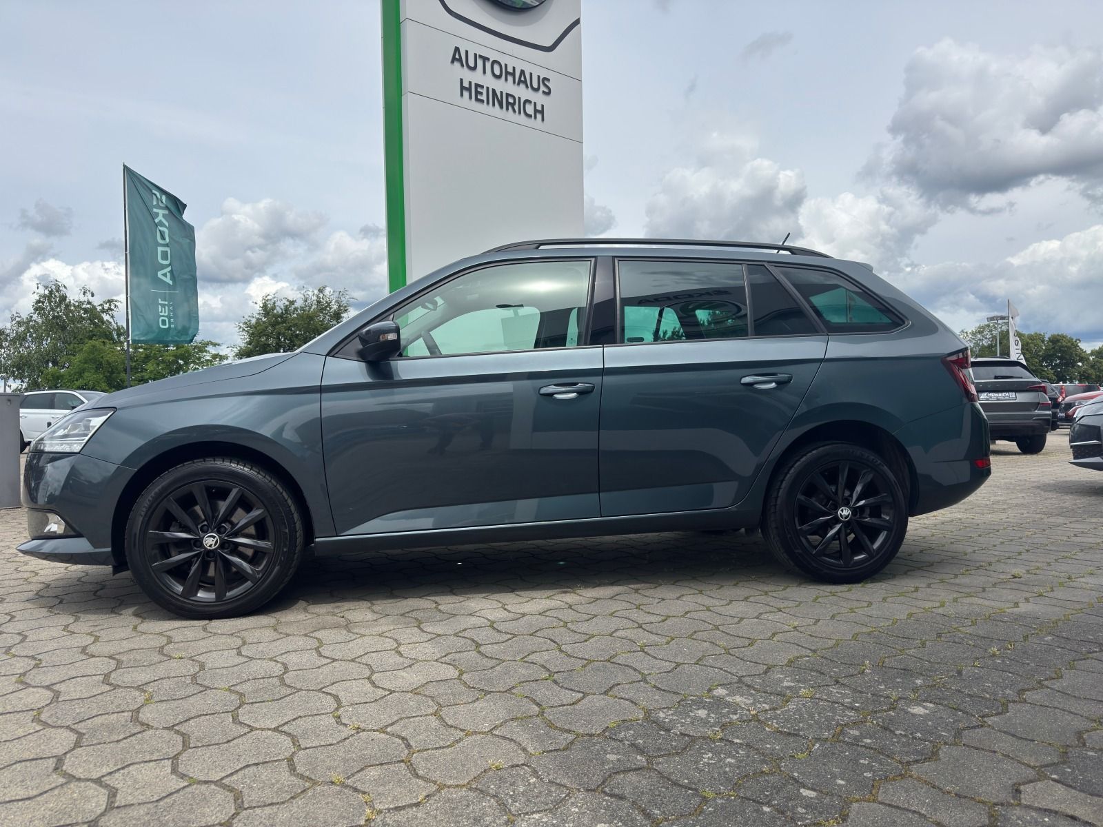 Fahrzeugabbildung SKODA Fabia Combi 110PS 6-Gang*RFk*LED*PDC*SmartLink