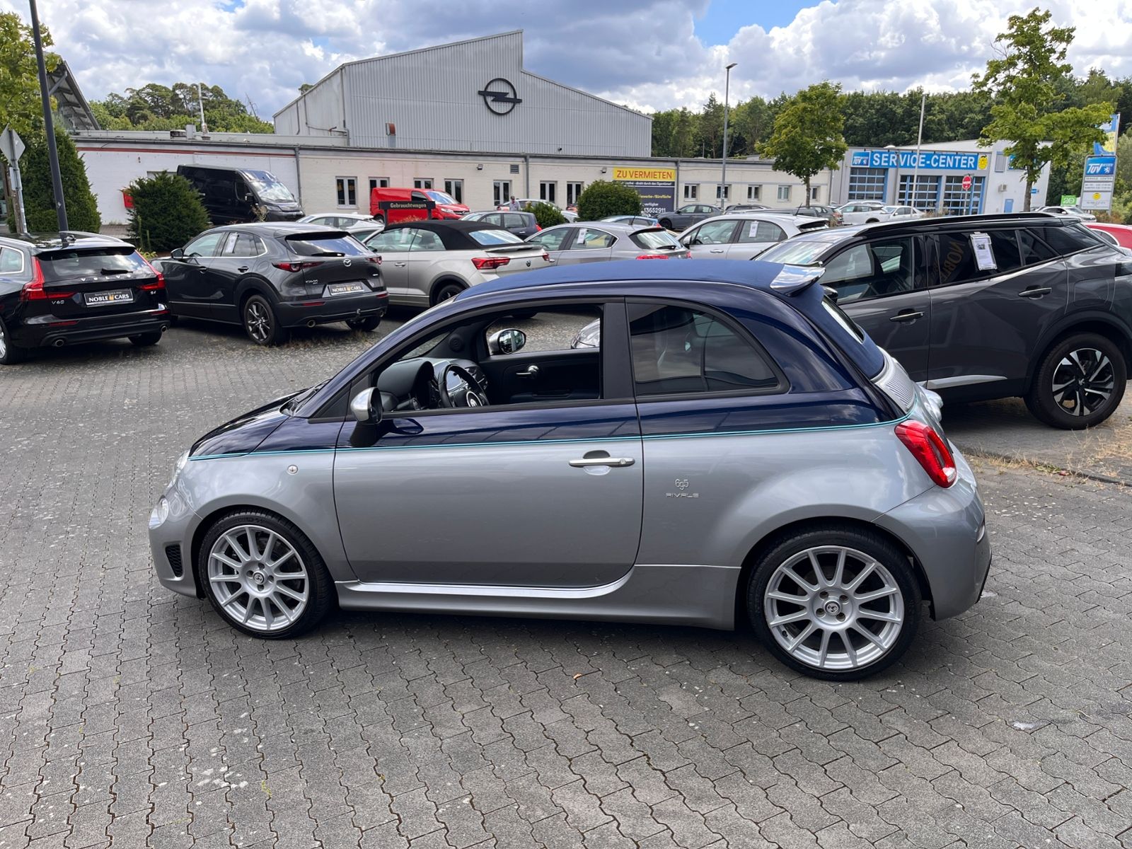 Fahrzeugabbildung Abarth 695C Rivale  Automatik XENON LEDER ALU