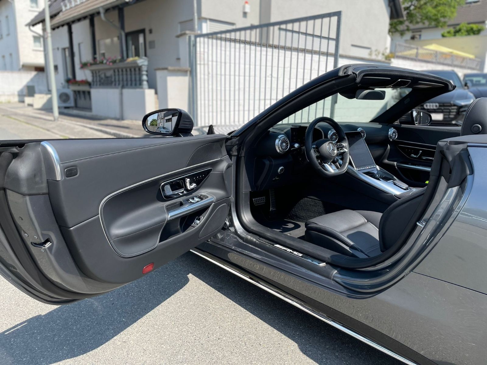 Fahrzeugabbildung Mercedes-Benz SL 63 AMG 4MATIC+ Head-Up 21" Lift Massage 360°