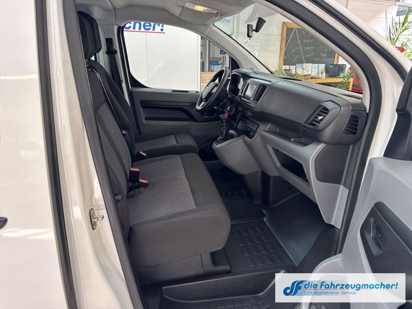 Fahrzeugabbildung Opel Vivaro Kombi L 1.5 D EU6d-T Apple CarPlay Androi