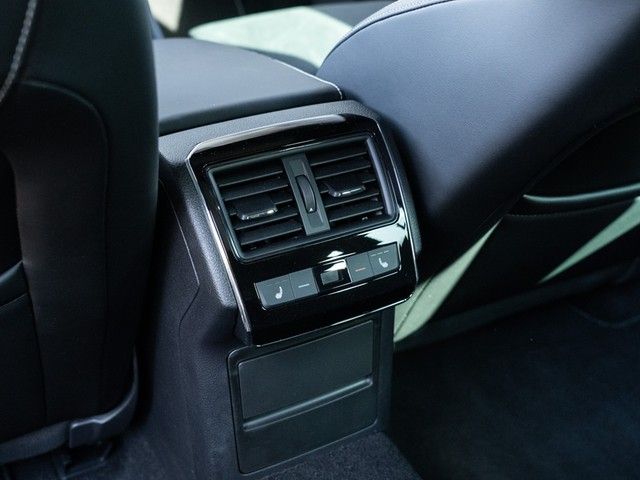 Superb Combi 1.4 iV Sportline DSG AHK+360°+DCC+P