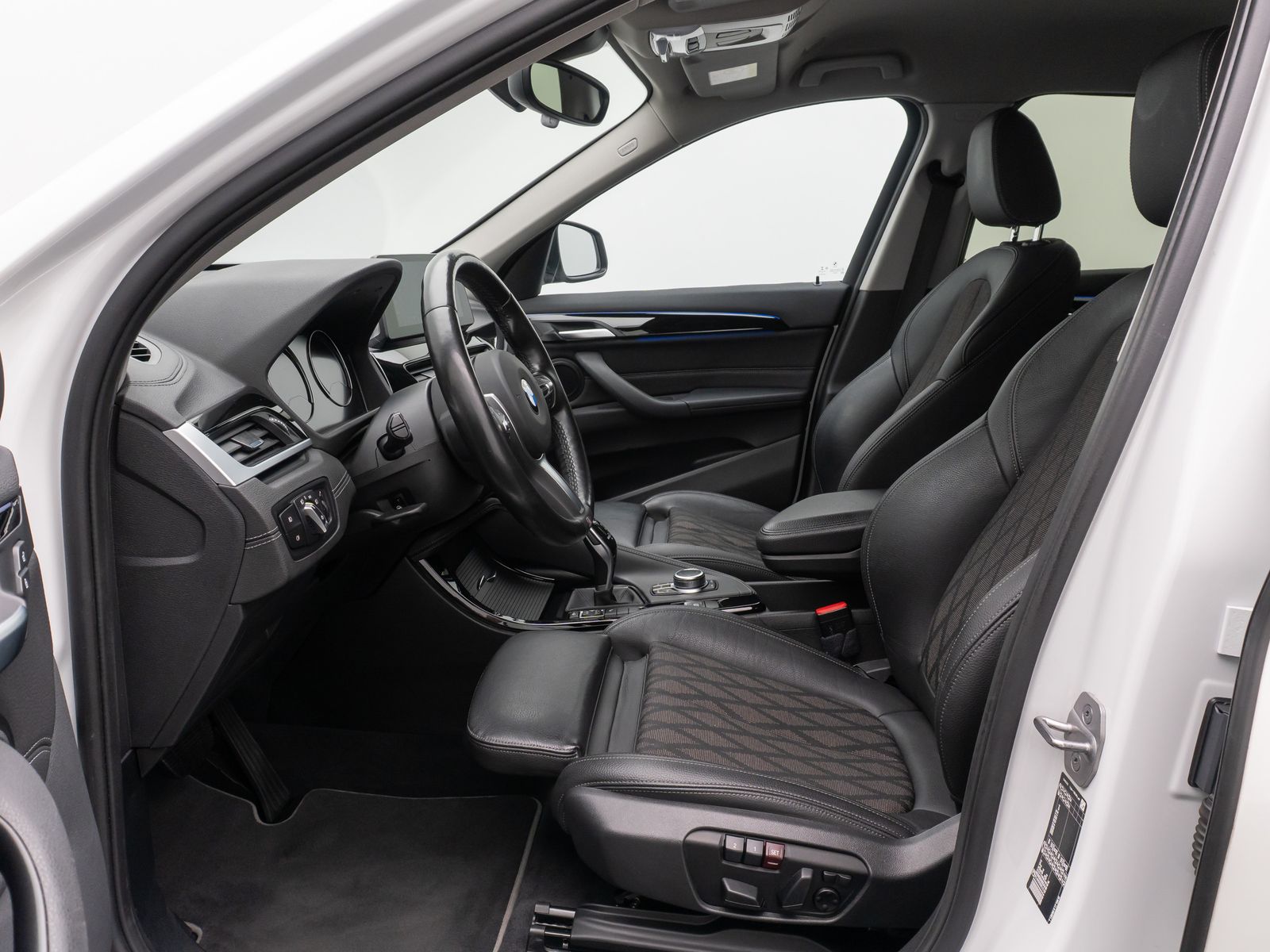 Fahrzeugabbildung BMW X1 sD20d xLine Navi+HUD Kamera DAB AHK Sportsitz