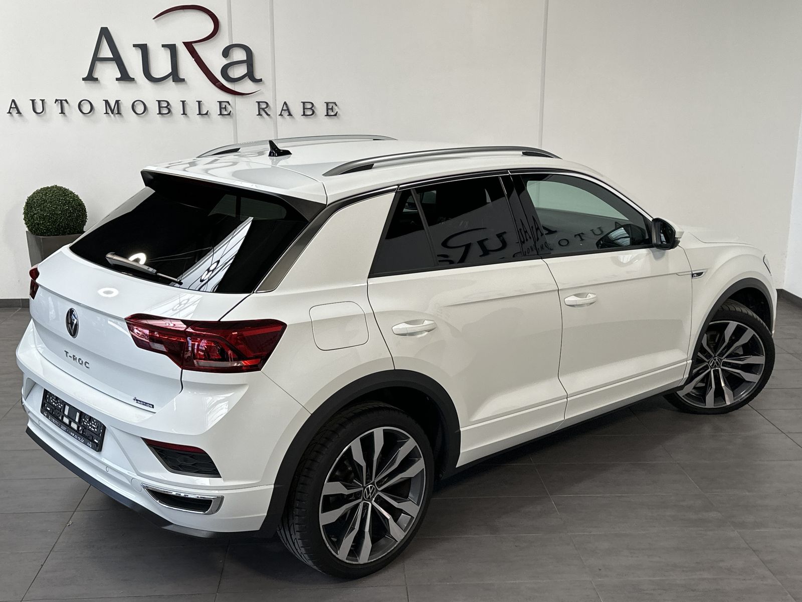 Fahrzeugabbildung Volkswagen T-Roc 2.0 TSI DSG R-Line 4M NAV+LED+ACC+AHK+KAM