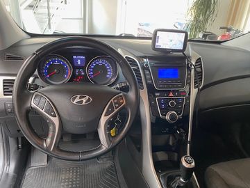 Hyundai i30 1.6 GDi blue