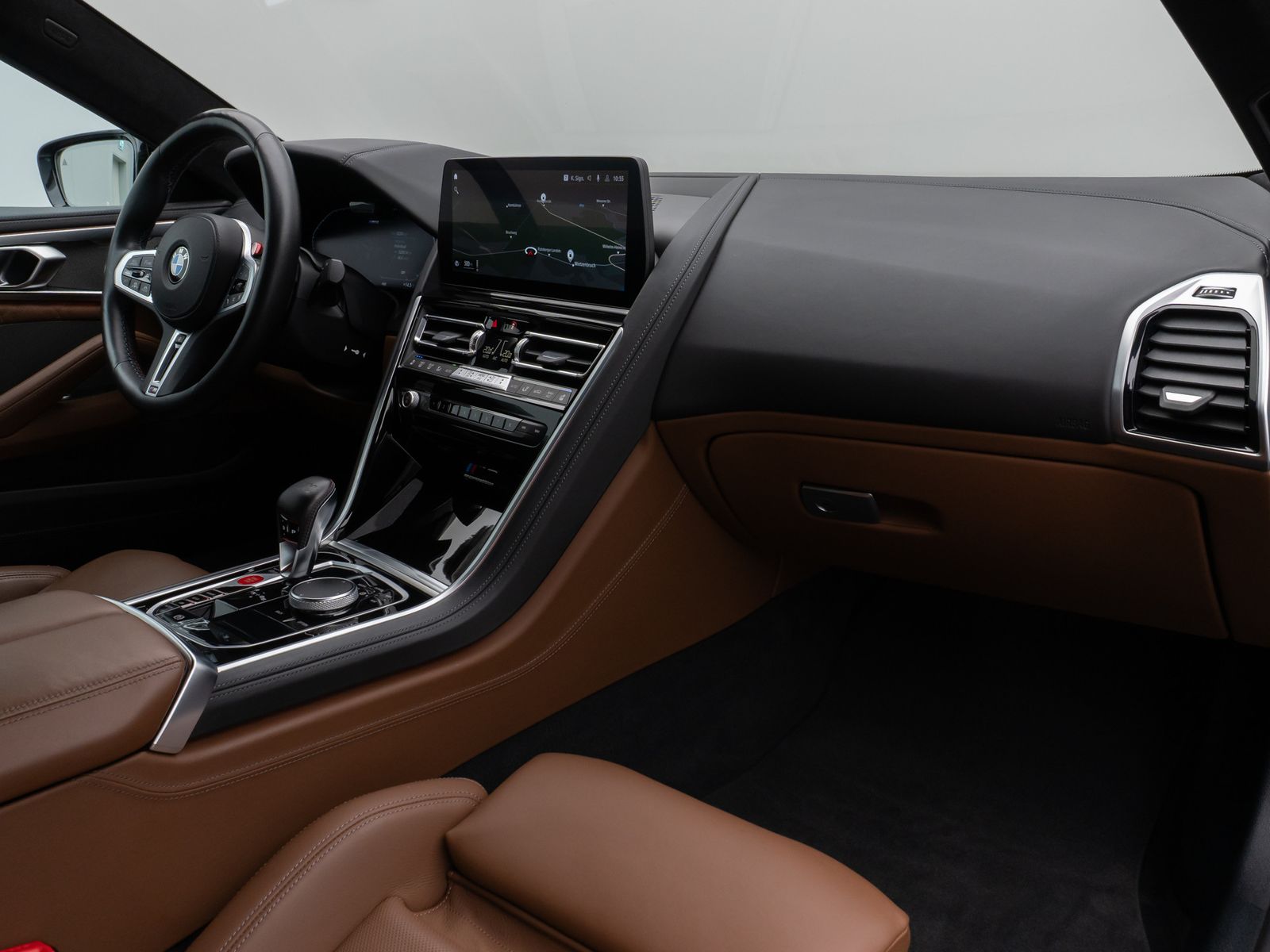 Fahrzeugabbildung BMW M8 Competition xD Coupé 360°Laser SoftCl DispKey