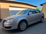 Volkswagen Jetta 2.0 TDI DSG  - Volkswagen Jetta mit Diesel-Antrieb: Limousine, Automatik