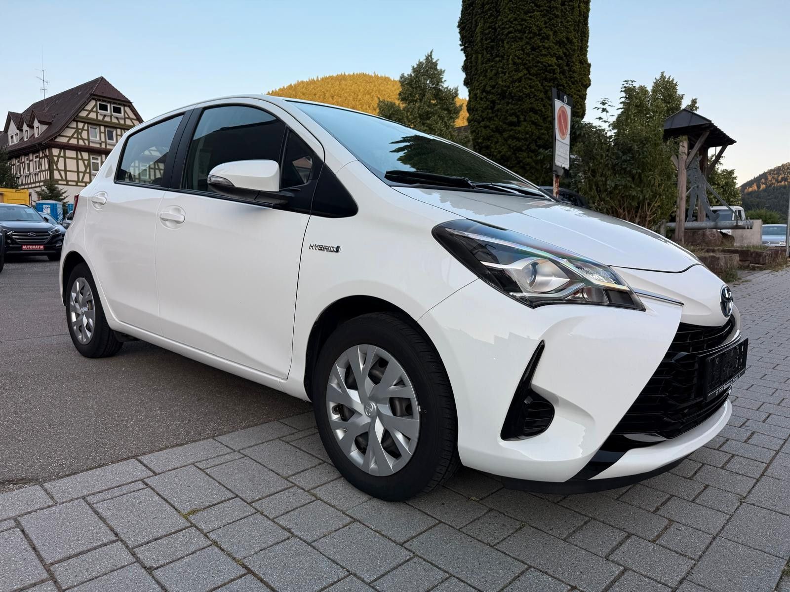 Toyota Yaris Hybrid Business Edition *Nav, Kam & Assist imagem 3