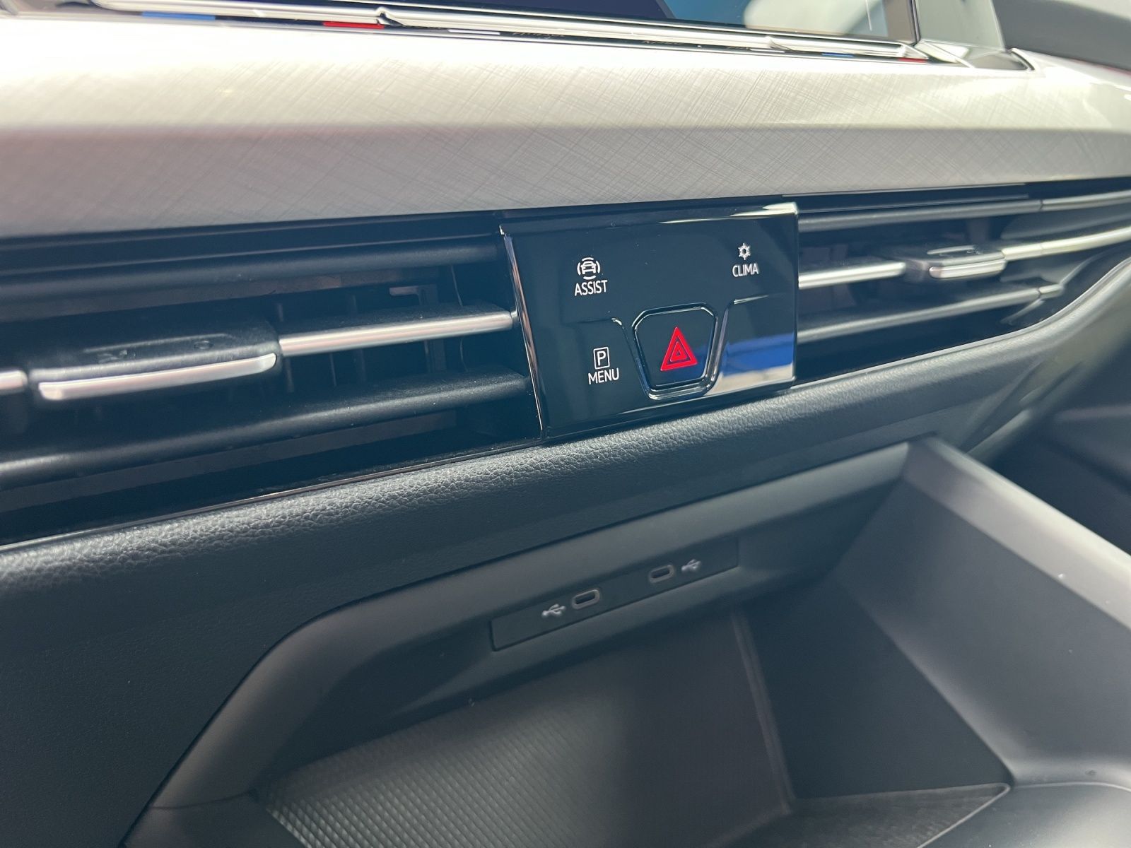 Golf VIII 1.0 eTSI DSG Navi*ACC*Standhzg.*LED