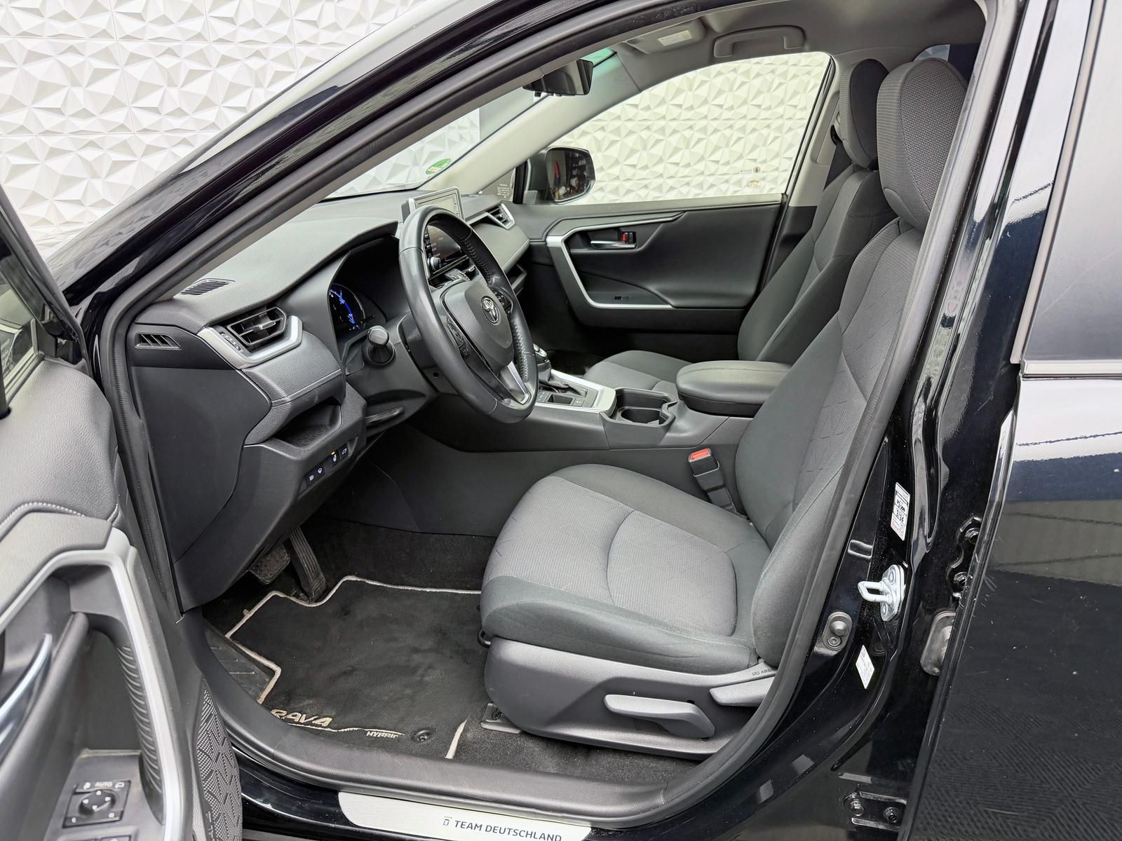 Fahrzeugabbildung Toyota RAV 4 2.5 HYBRID 4x2 BLACK-EDT/AHK/ACC/LED/RCAM