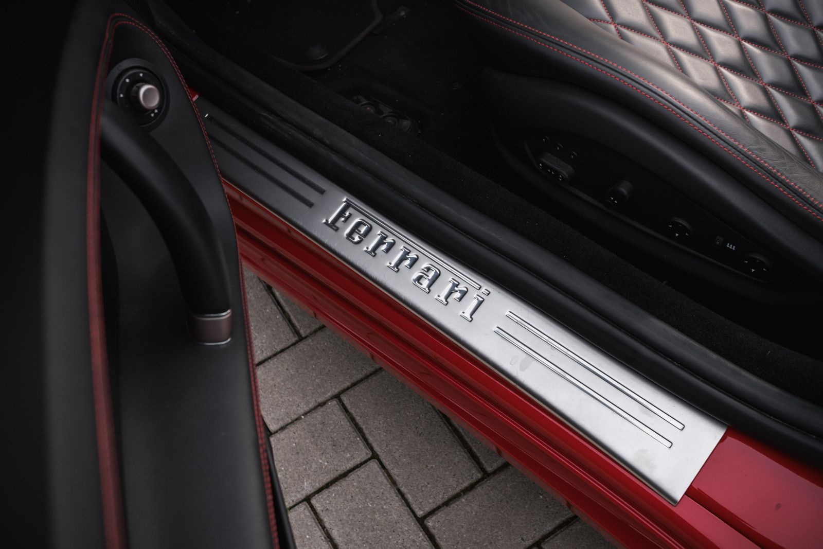Fahrzeugabbildung Ferrari California-Scheckheft gepflegt-2.Hand