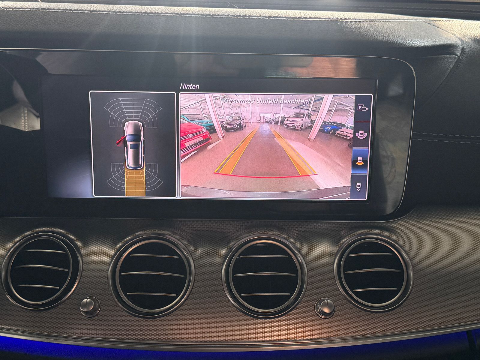 Fahrzeugabbildung Mercedes-Benz E 250 T 9GT 2X AMG LINE DISTRONIC MEMORY 20 ZOLL