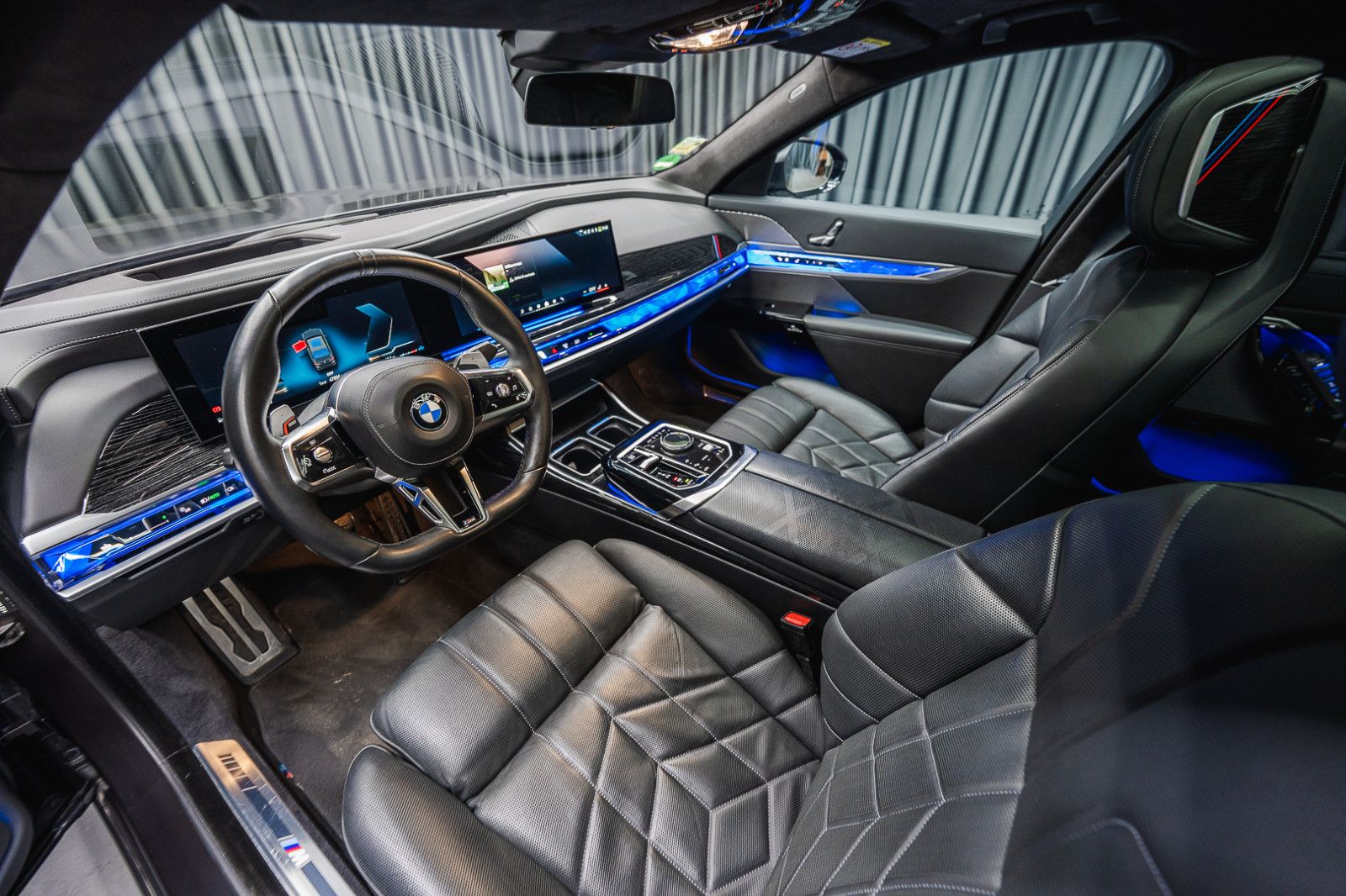 Fahrzeugabbildung BMW 740 d xDrive *M Sport Pro*Iconic Glow*Theater TV