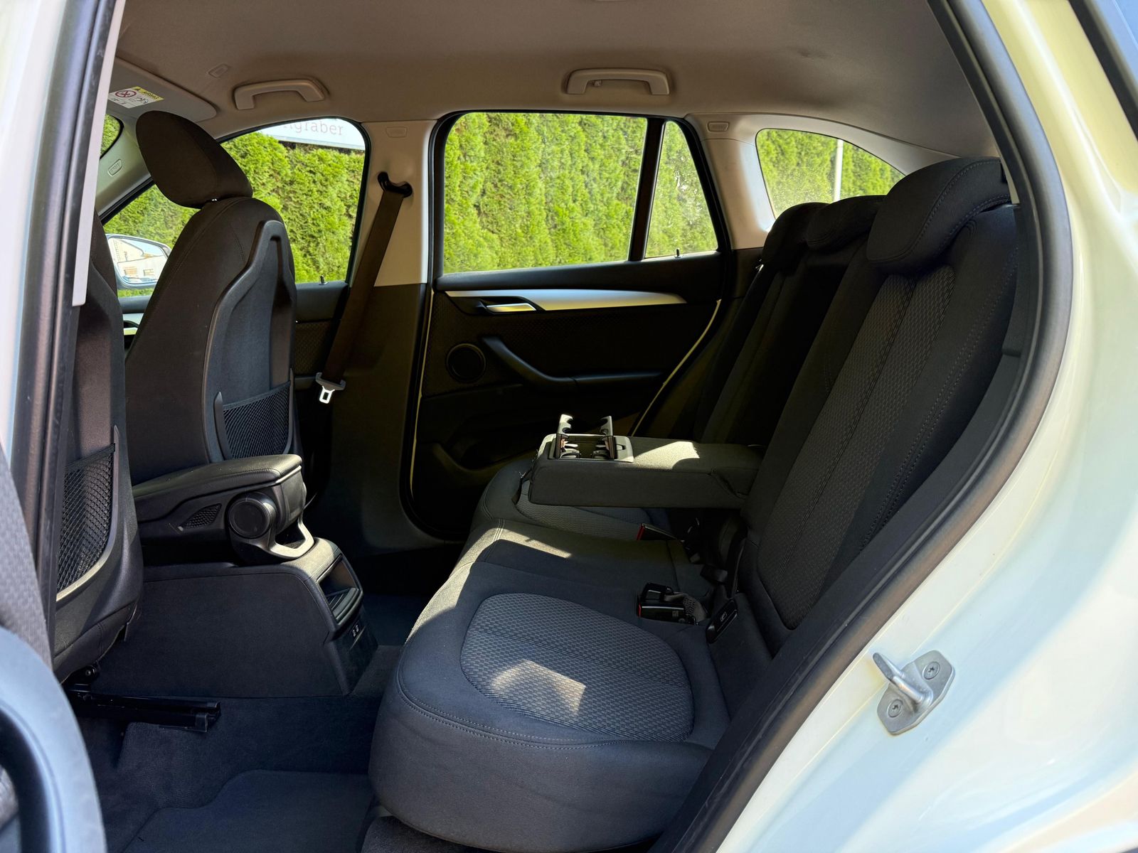 Fahrzeugabbildung BMW X1 sDrive 18 i Aut. LED+NAV+SHZ+AHK+TEMP+KAM+DAB