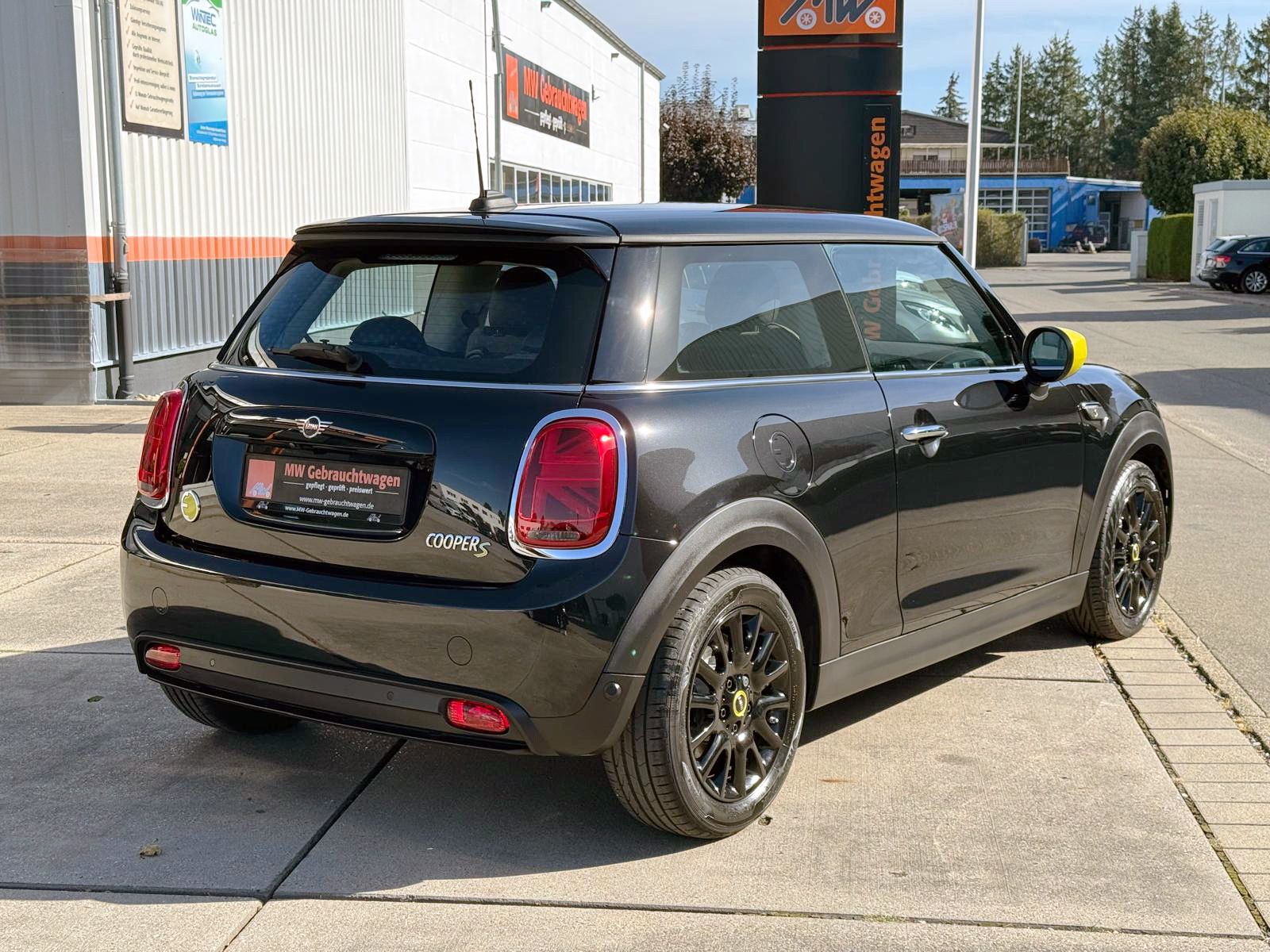 Fahrzeugabbildung MINI COOPER SE Classic-Trim KAM PDC SHZ TEMP NAV ALU
