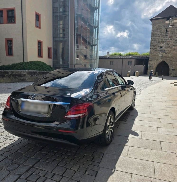 Image of Mercedes-Benz E 300