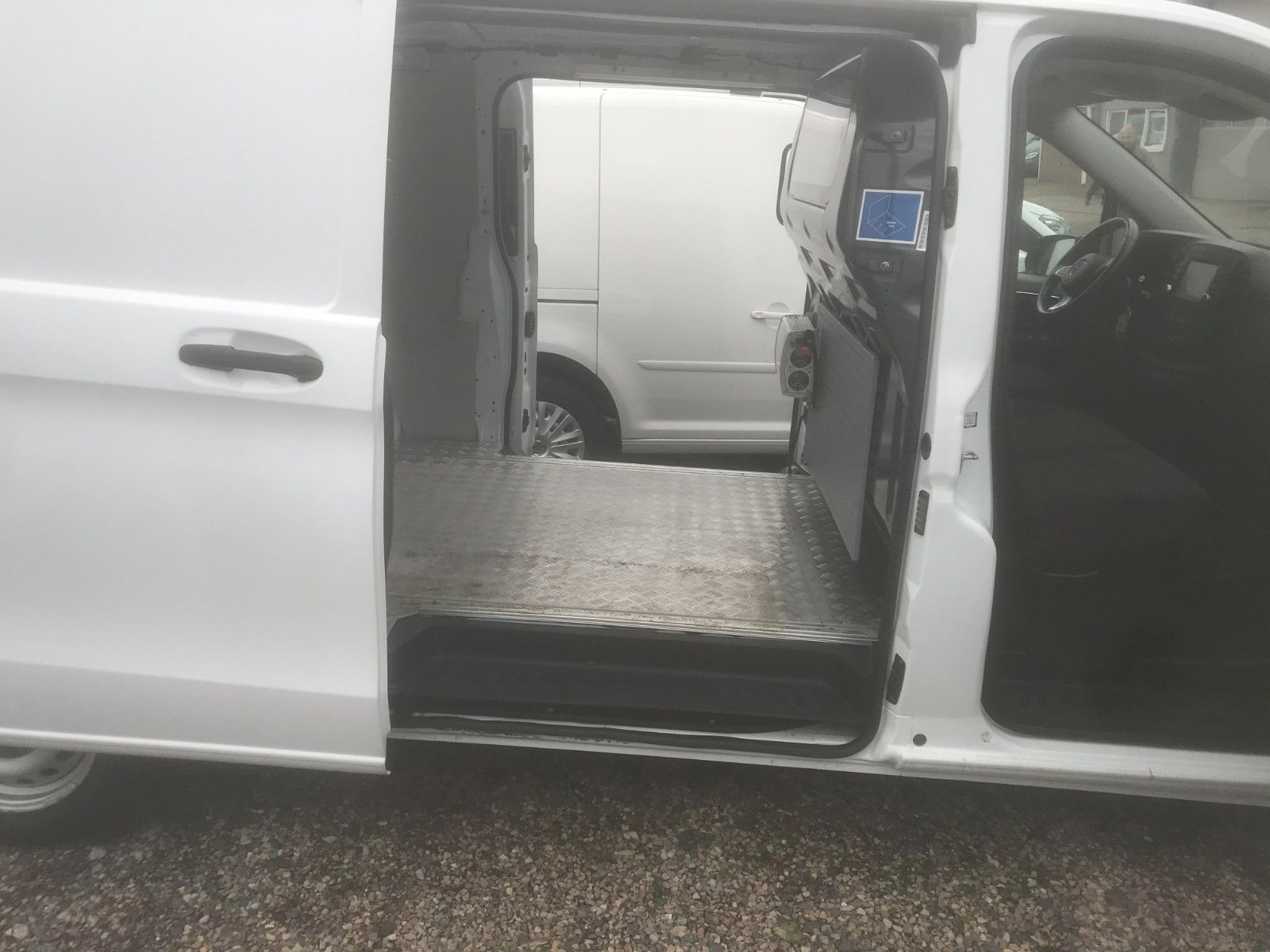 Fahrzeugabbildung Mercedes-Benz Vito Kasten 114 RWD extrala,Automatic,90910Km