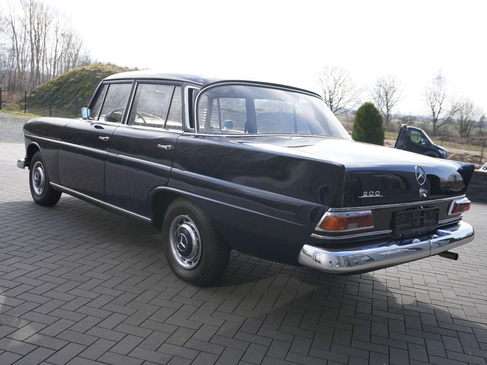Fahrzeugabbildung Mercedes-Benz 200