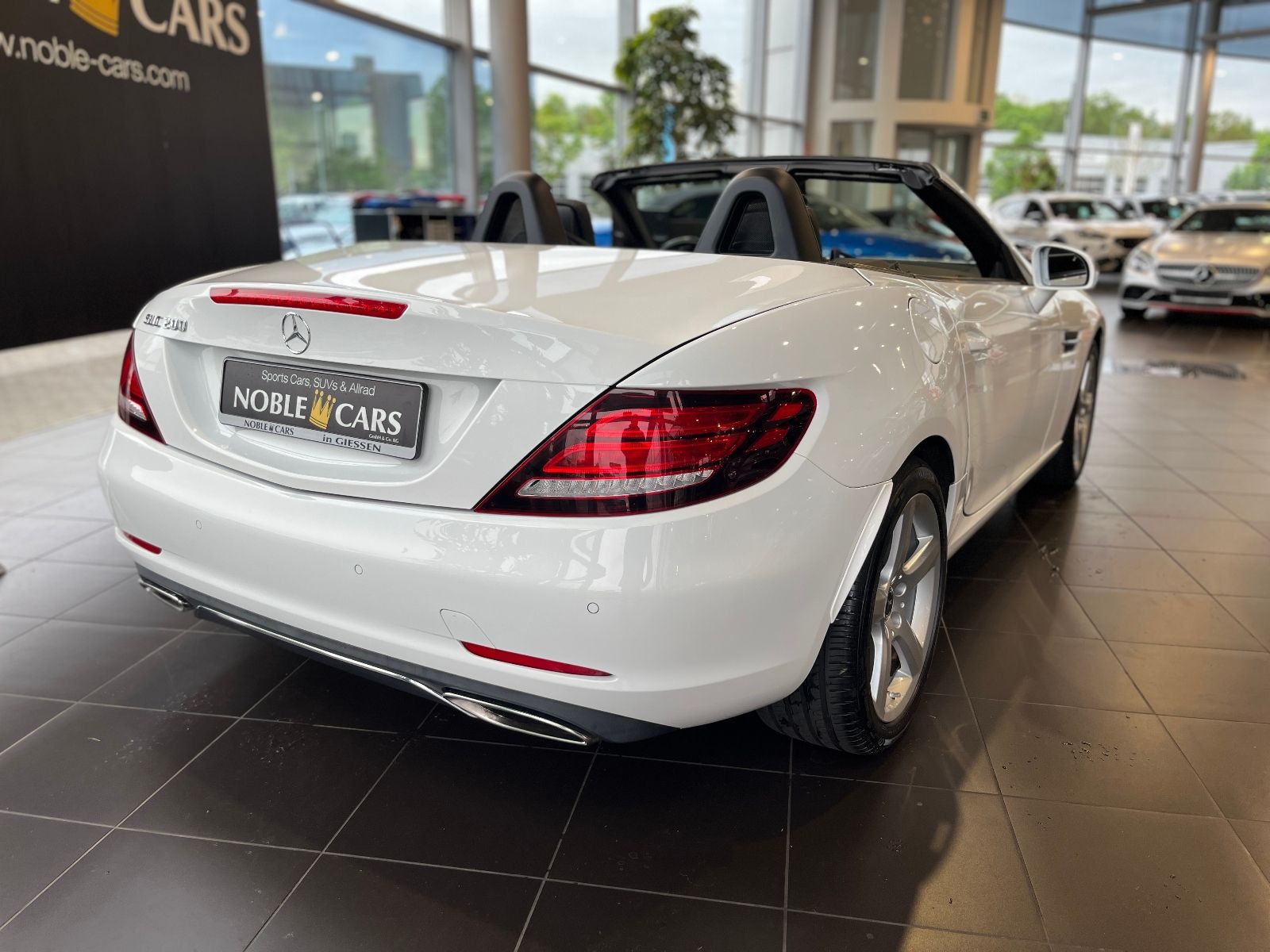 Fahrzeugabbildung Mercedes-Benz SLC 200 KLIMA NAV SHZ PDC ALU