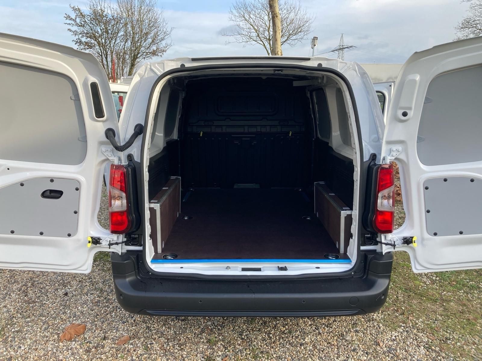 Fahrzeugabbildung Fiat e-Doblo L2 50 kwh 100 KW Kastenwagen