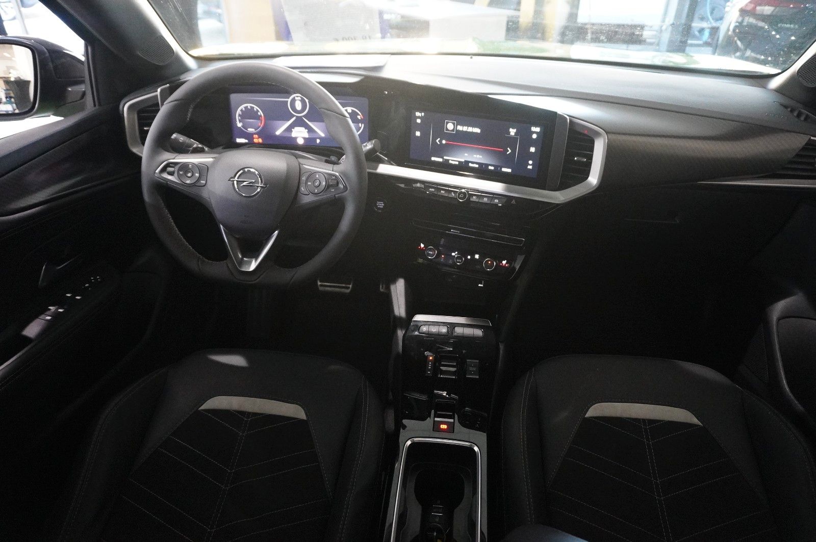 Fahrzeugabbildung Opel Mokka 1.2T ULTIMATE NAVI/LED/KAMERA/SPORT/DAB+