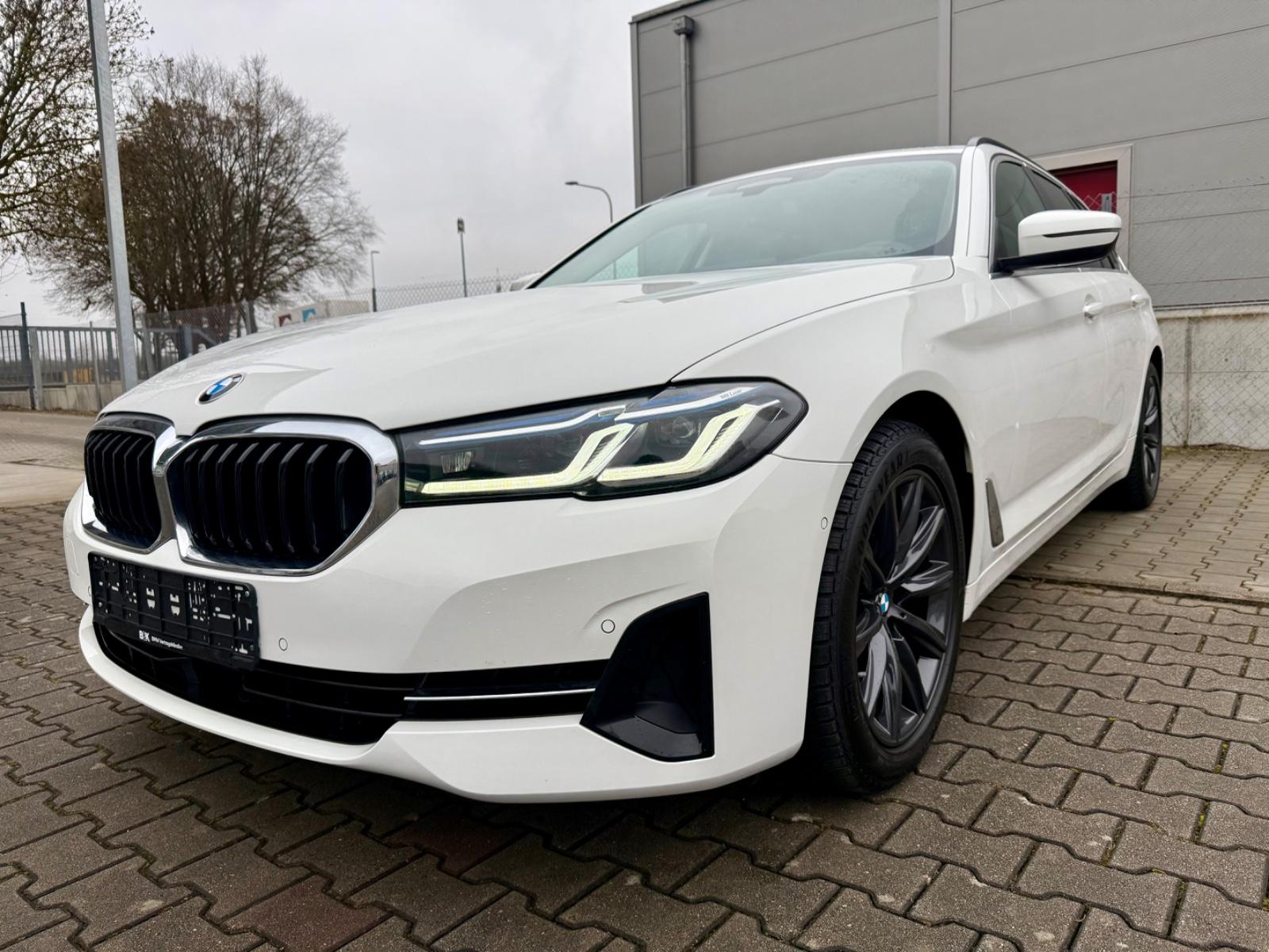 BMW 520 d xDrive Touring ACC*LEDER*AUT*STANDHEIZUNG*