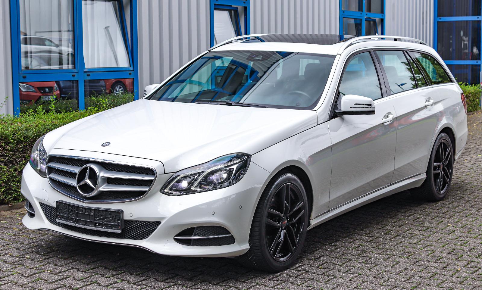Mercedes-Benz E350 T 4Matic*T.LEDER*LED*AHK*S.DACH*TEMPO*PDC