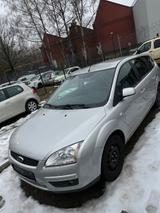 Ford Focus 1,6 Titanium *TÜV NEU* - Ford Focus aus 2007: Kombi