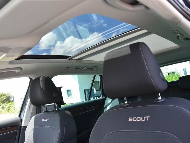 Fahrzeugabbildung SKODA Superb Combi Scout 2,0l TDI 147 kW 4x4 DSG + PDC