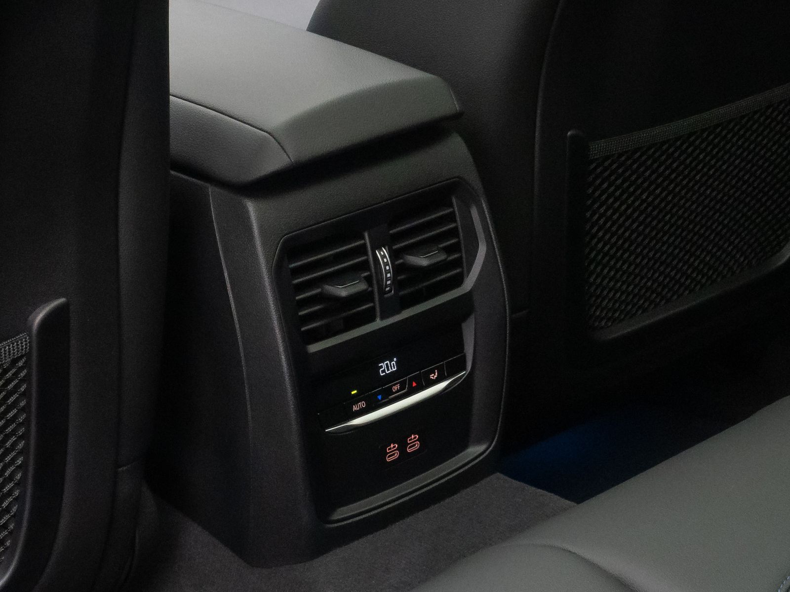 Fahrzeugabbildung BMW 330i M Sport HUD Panorama DAB HiFi AHK 19Zoll