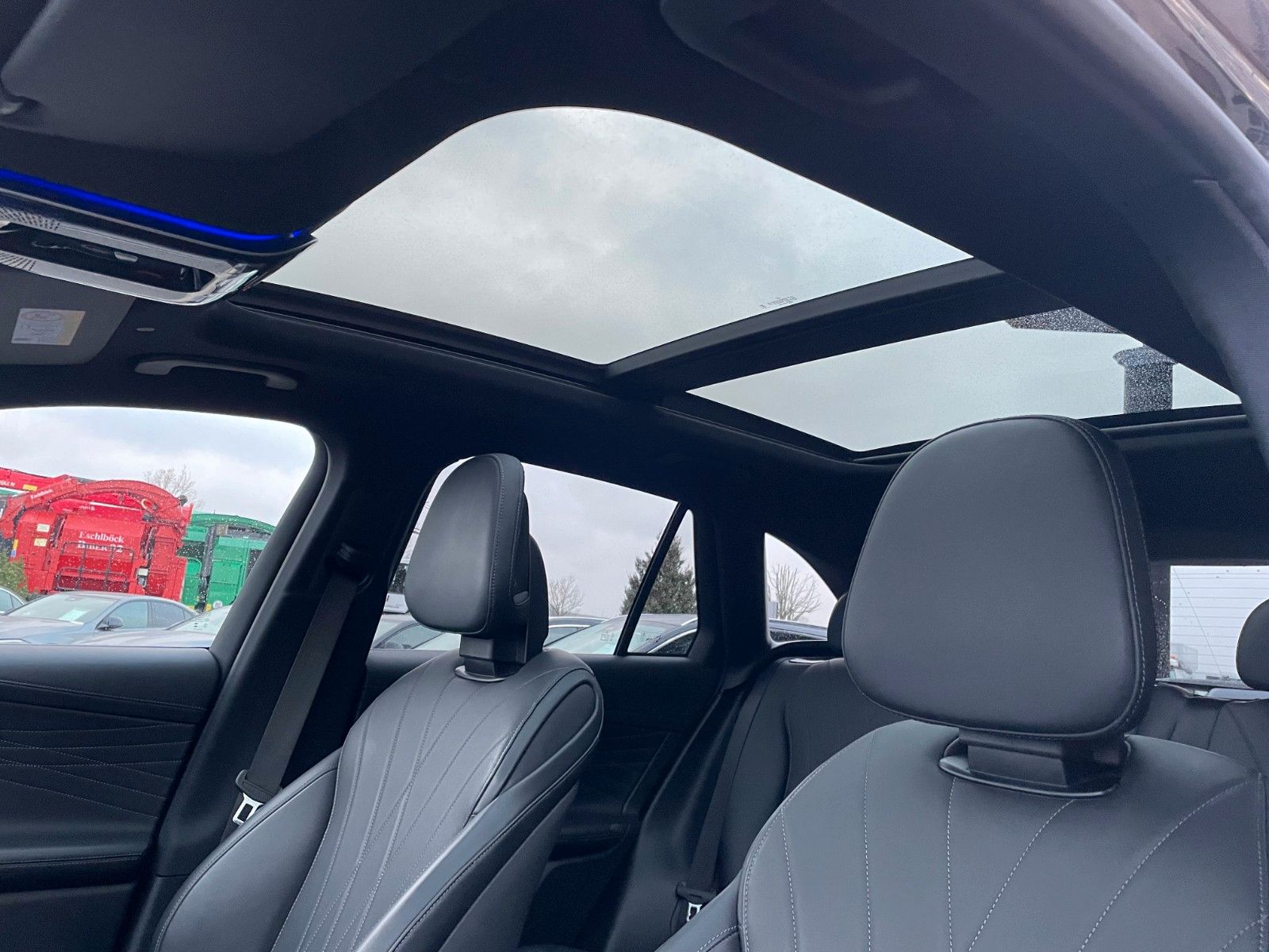 Fahrzeugabbildung Mercedes-Benz GLC 300d AMG+Digital+Distr+Pano+AirM+AHK