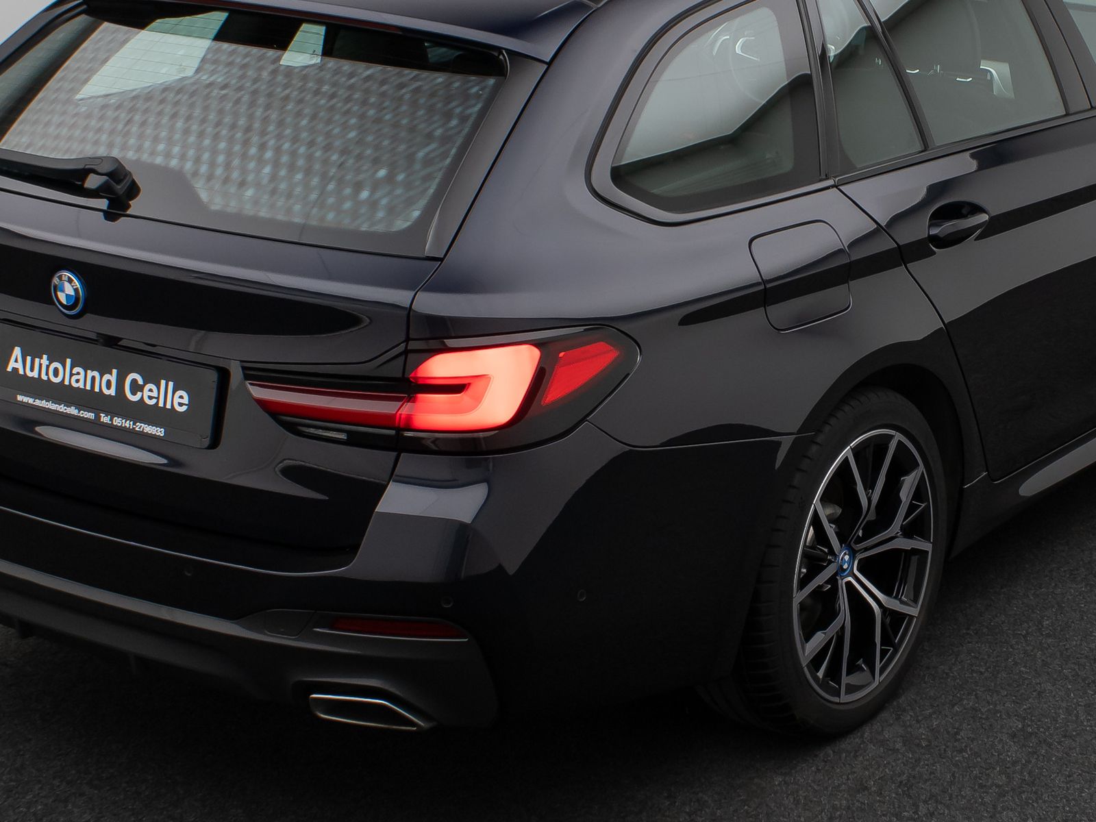 Fahrzeugabbildung BMW 530e xD M Sport Individual Panorama HUD H/K Voll