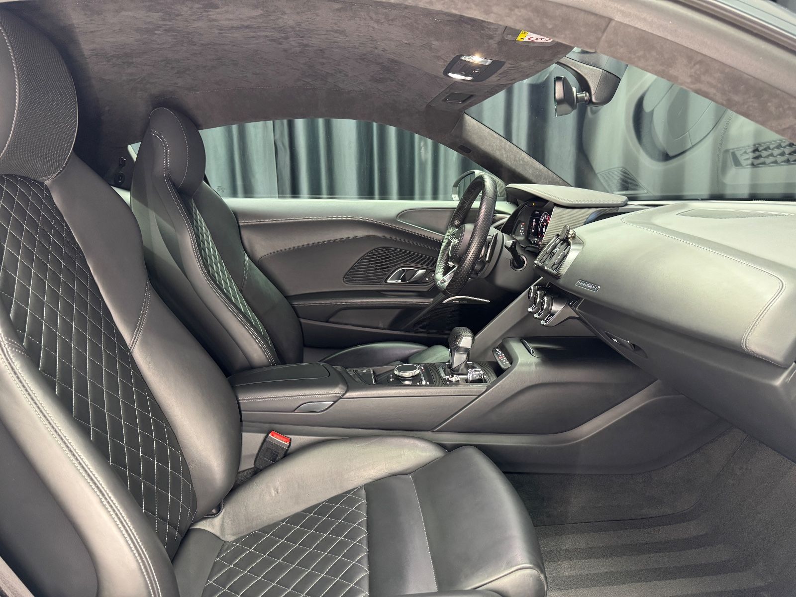 Fahrzeugabbildung Audi R8 Coupe 5.2 FSI V10 plus|CARBON|VOLL