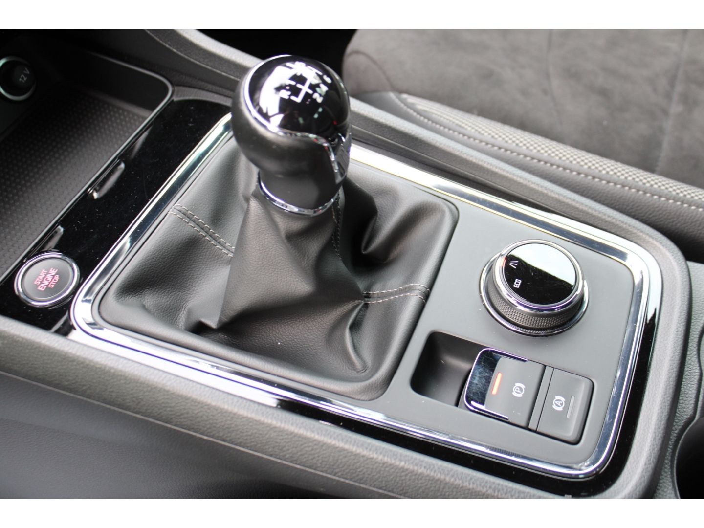 SEAT Ateca 1.5 TSI Xcellence LED GJR GRA RFK Navi AHK - Image 26