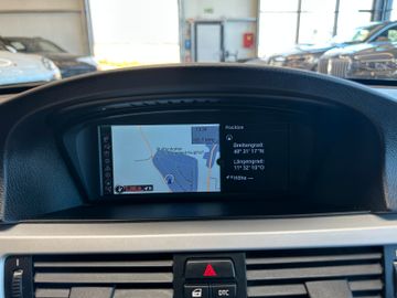 MYAUTOCENTER – Gebraucht- und Jahreswagen mit Werkstattservice in Pfaffenhofen BMW 320d Touring *Xenon*Leder*Automatik*AHK*