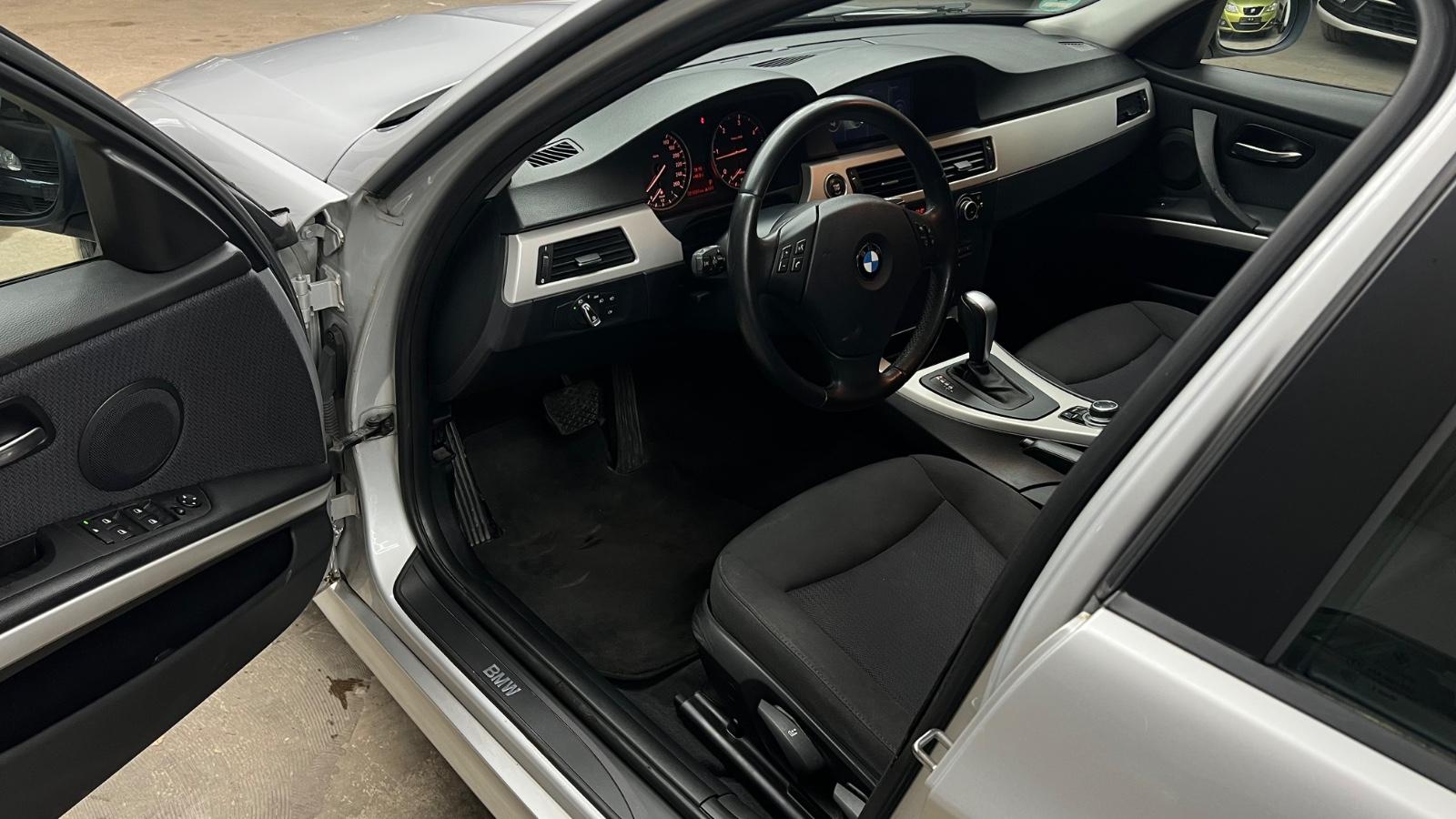 BMW 318 2010 — photo 13